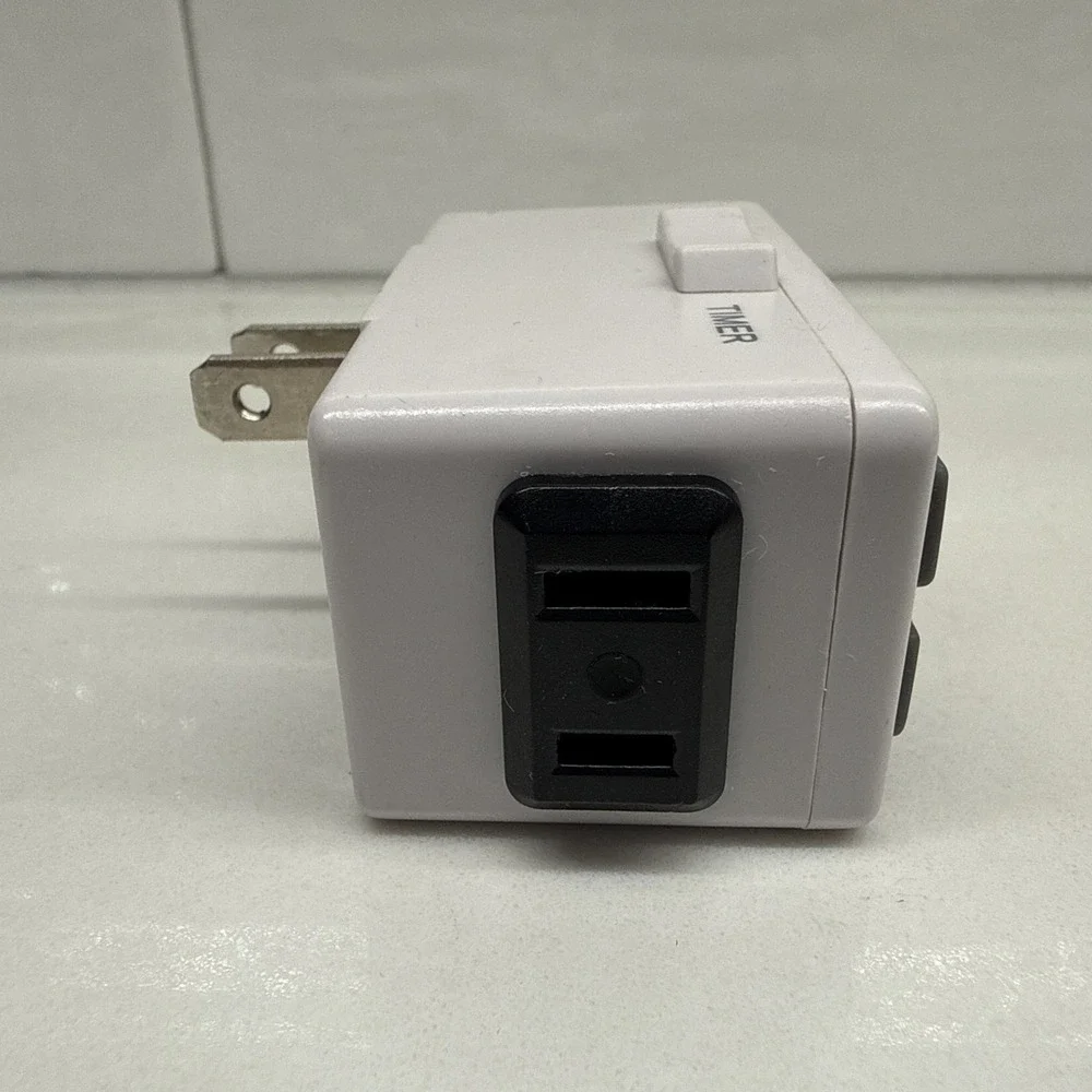 White STANLEY TimerMax DigiSlim Digital Display Daily/Timer Outlet Plug - Tested